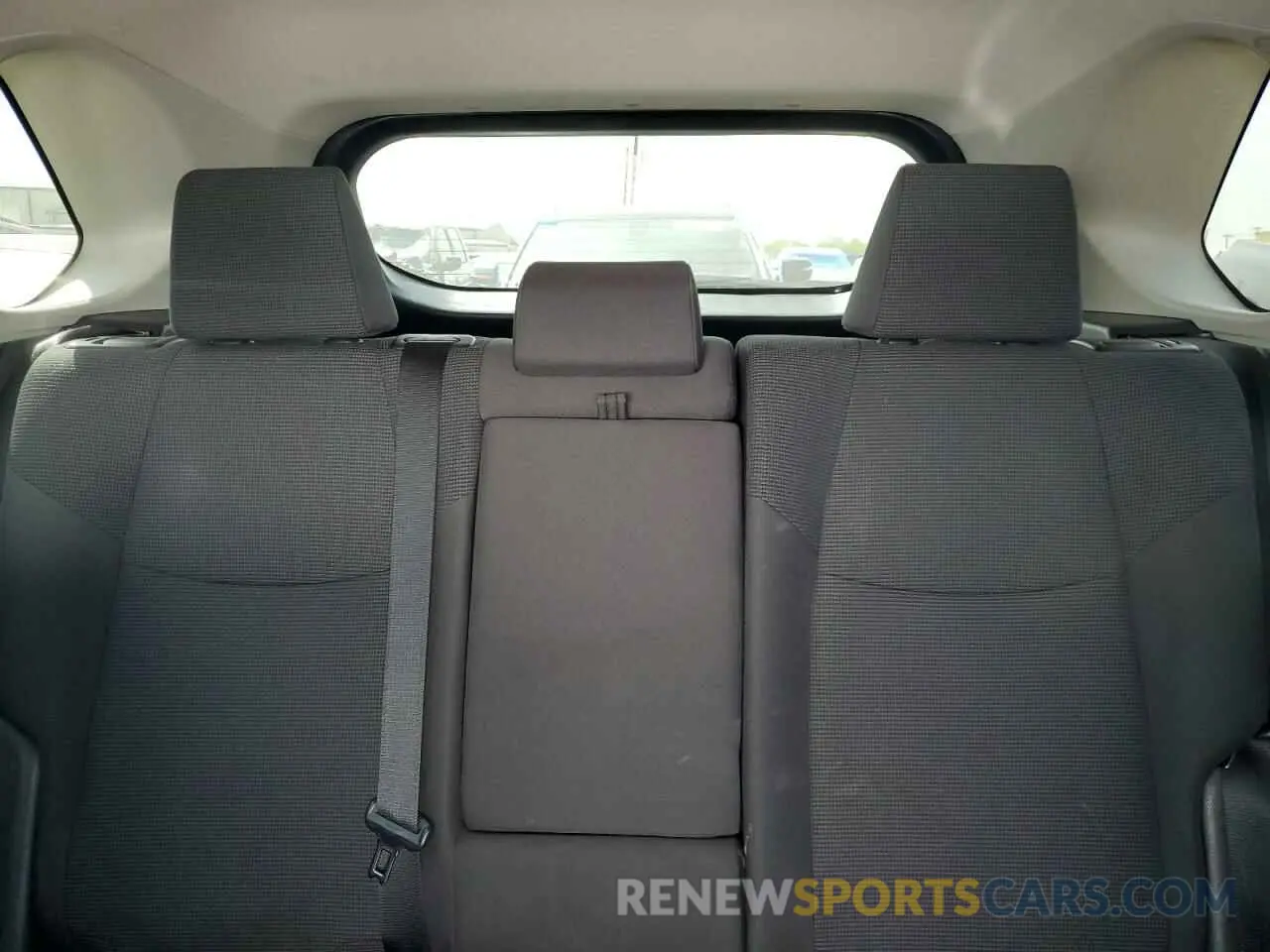 10 Photograph of a damaged car 2T3H1RFV6KC022110 TOYOTA RAV4 2019