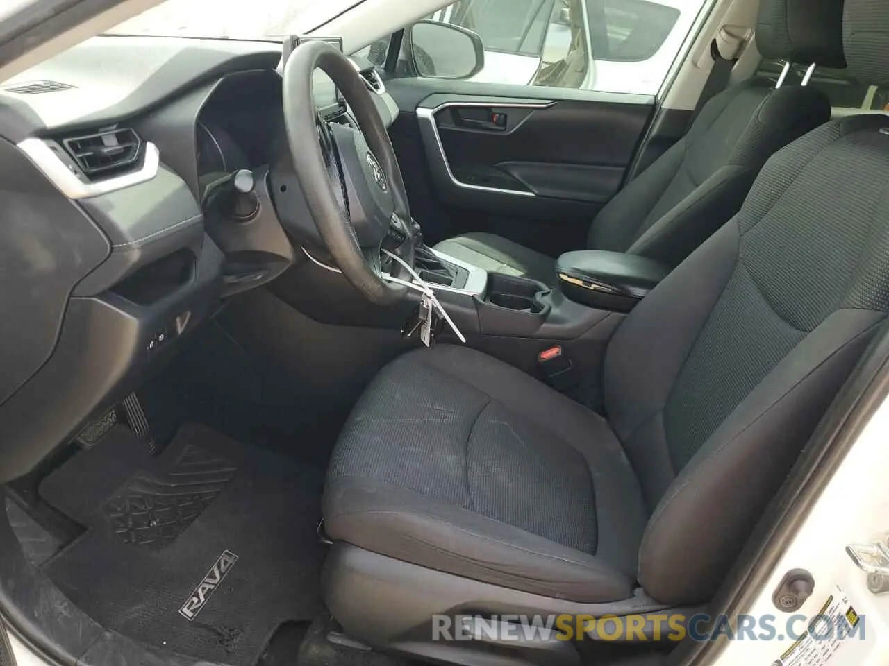 7 Photograph of a damaged car 2T3H1RFV6KC022110 TOYOTA RAV4 2019