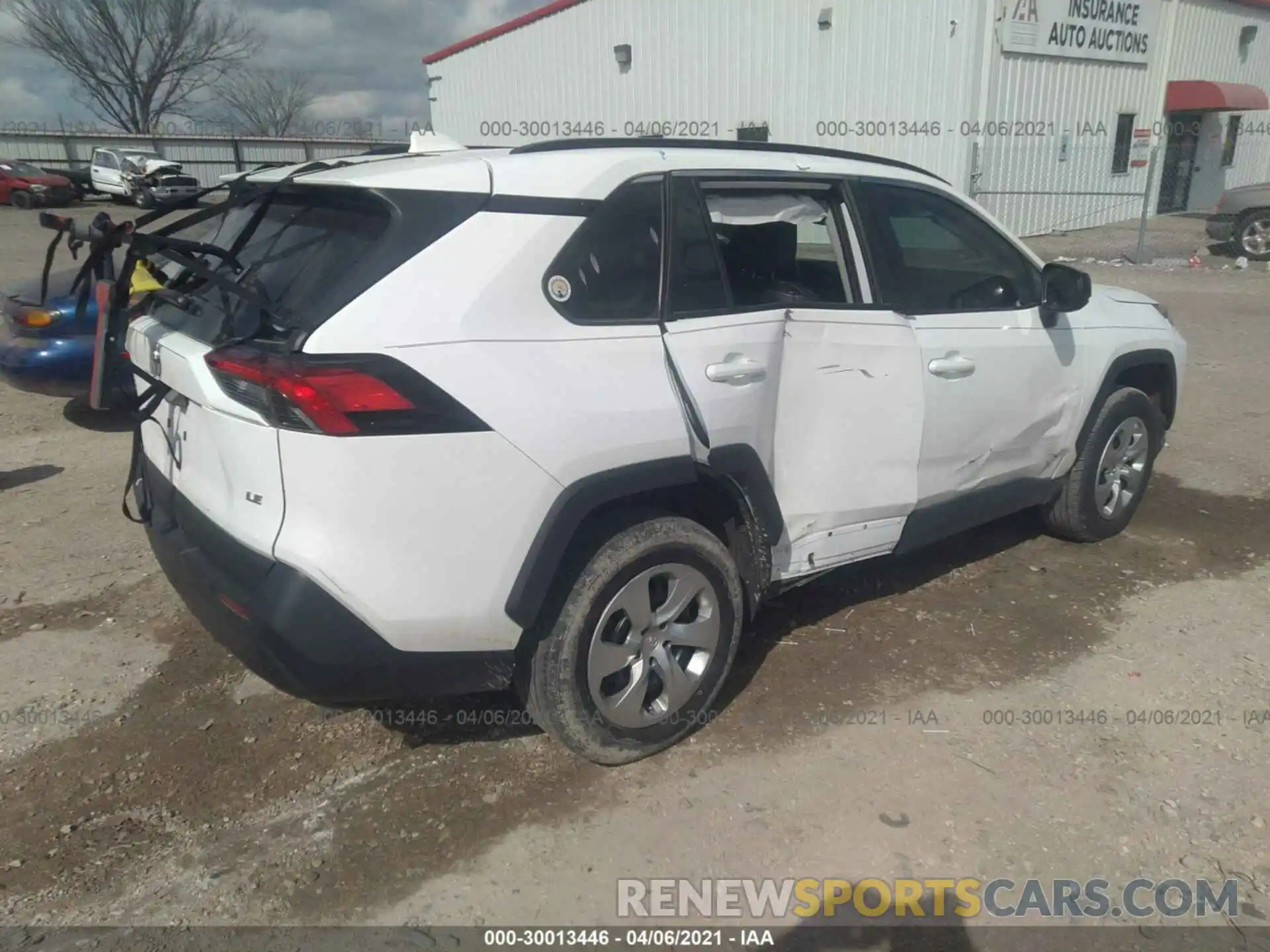 4 Photograph of a damaged car 2T3H1RFV6KW003264 TOYOTA RAV4 2019