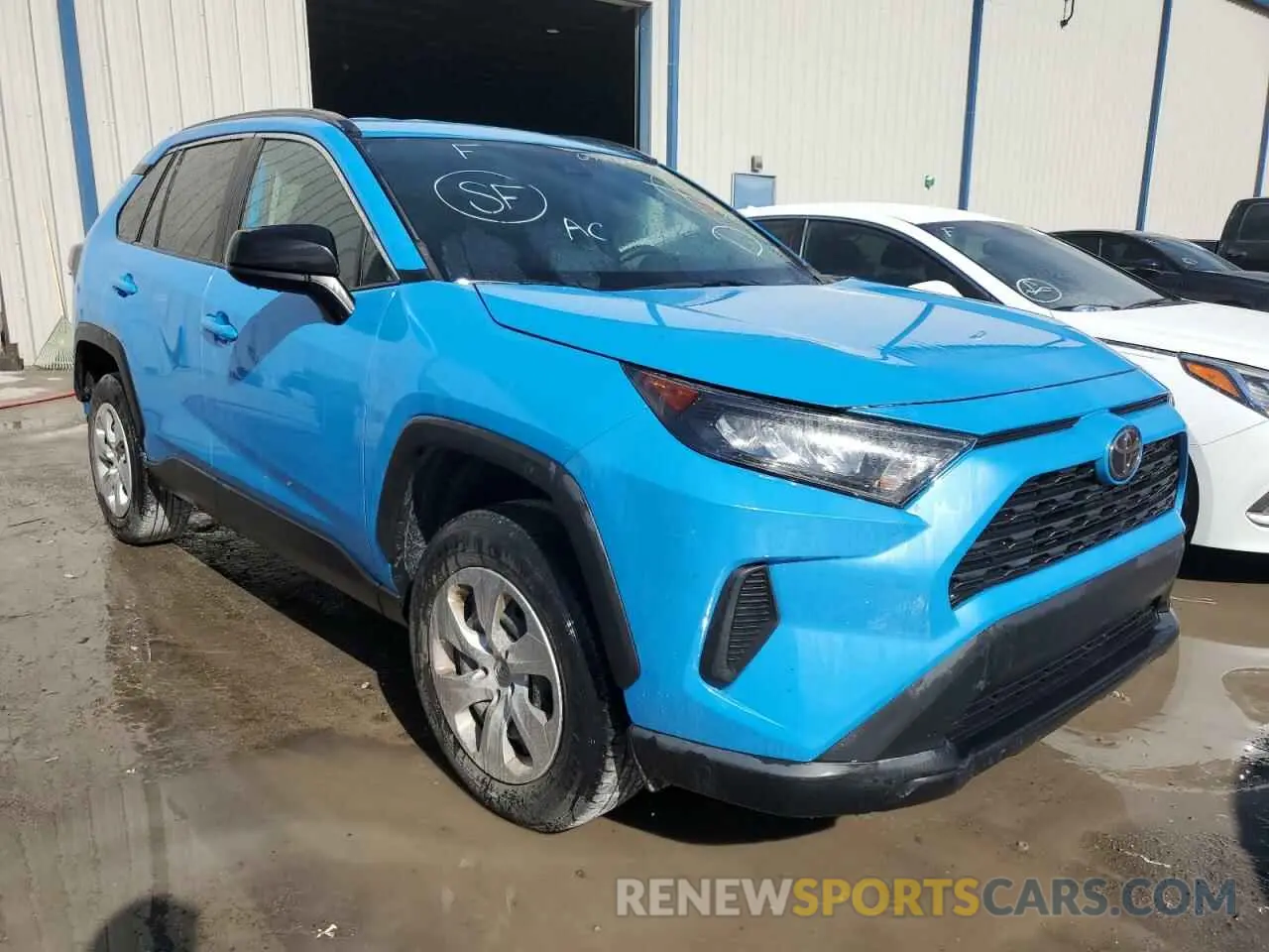 1 Photograph of a damaged car 2T3H1RFV6KW004558 TOYOTA RAV4 2019