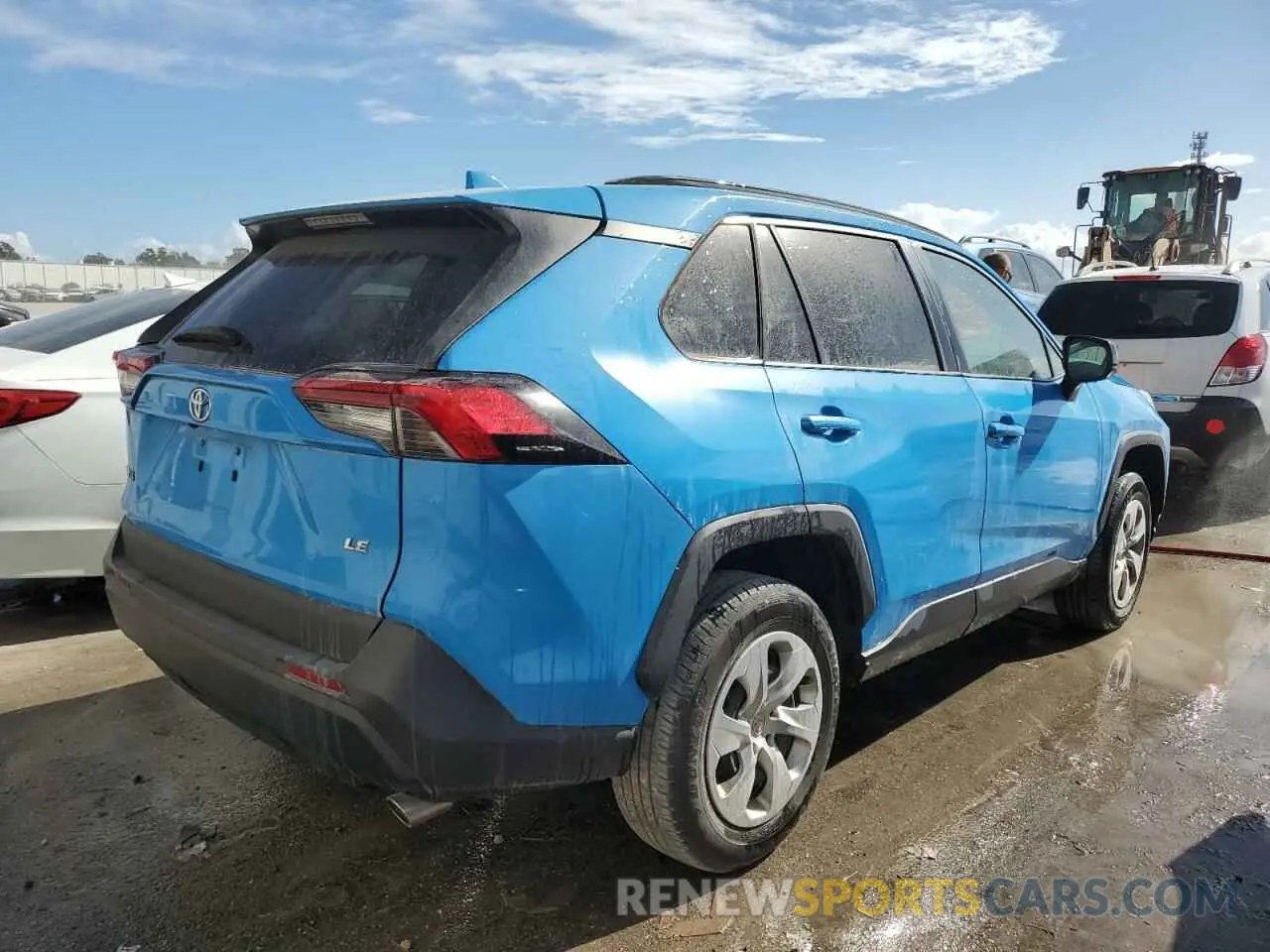 4 Photograph of a damaged car 2T3H1RFV6KW004558 TOYOTA RAV4 2019