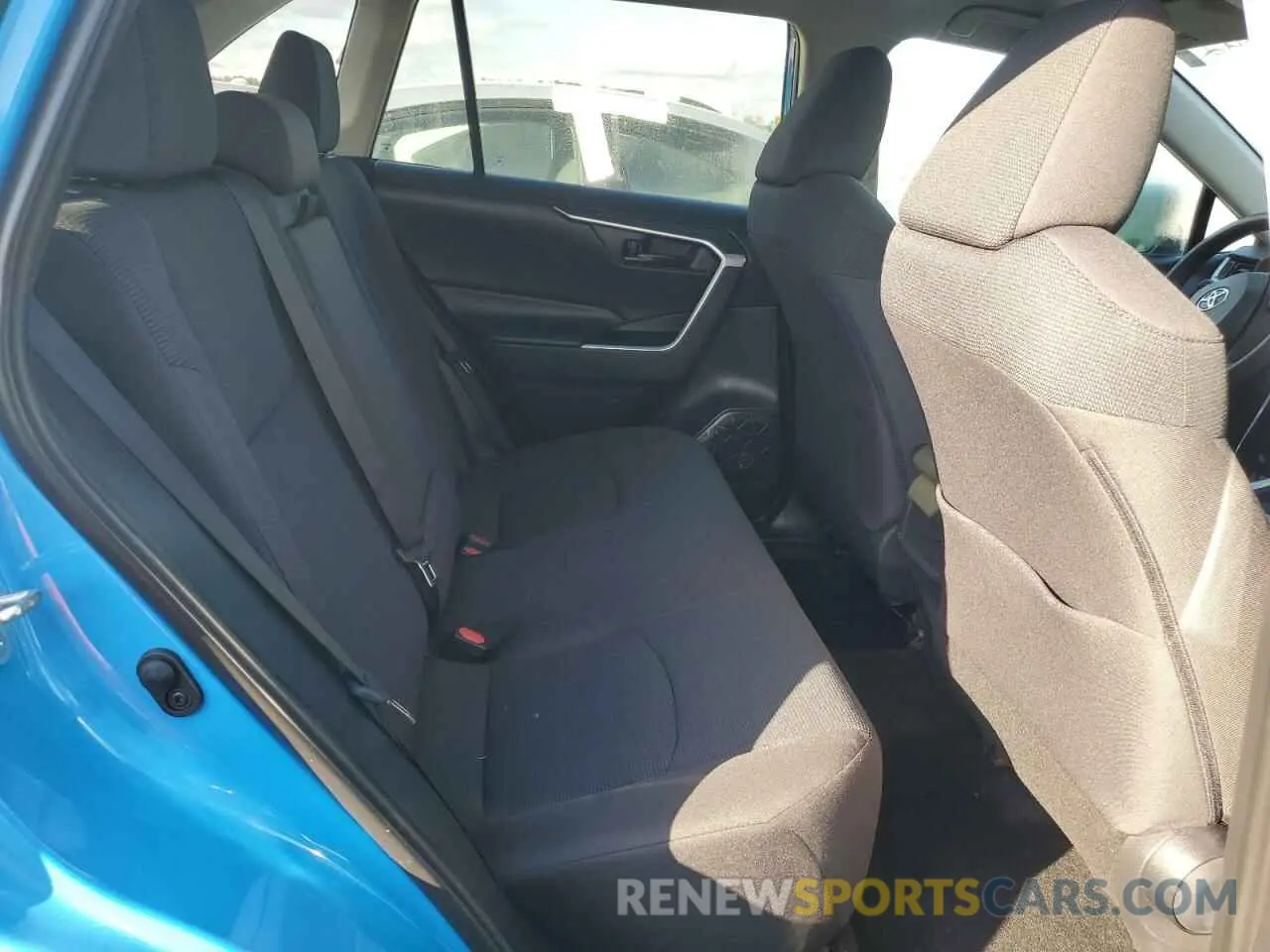 6 Photograph of a damaged car 2T3H1RFV6KW004558 TOYOTA RAV4 2019