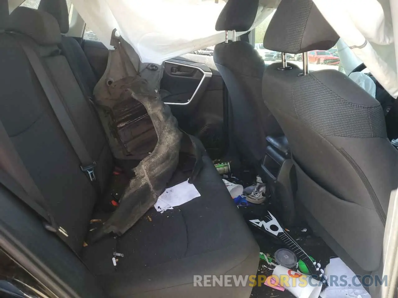 11 Photograph of a damaged car 2T3H1RFV6KW006312 TOYOTA RAV4 2019