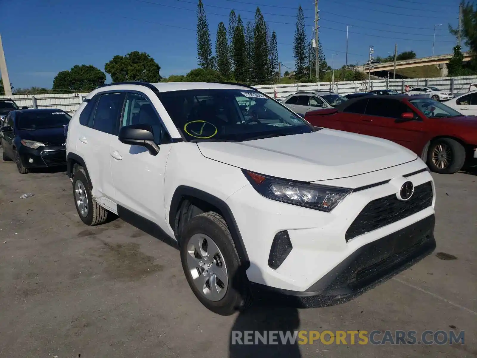 1 Photograph of a damaged car 2T3H1RFV6KW018847 TOYOTA RAV4 2019