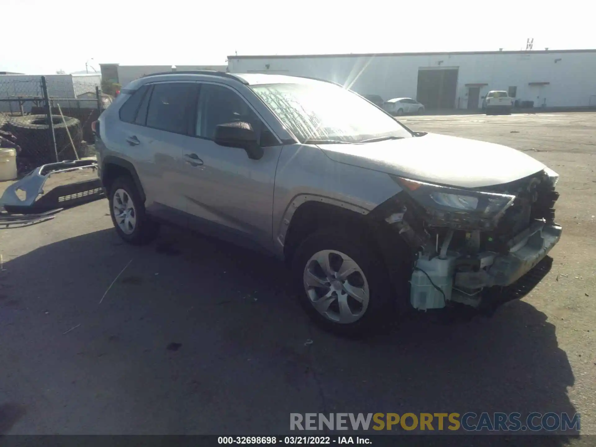 1 Photograph of a damaged car 2T3H1RFV6KW022591 TOYOTA RAV4 2019