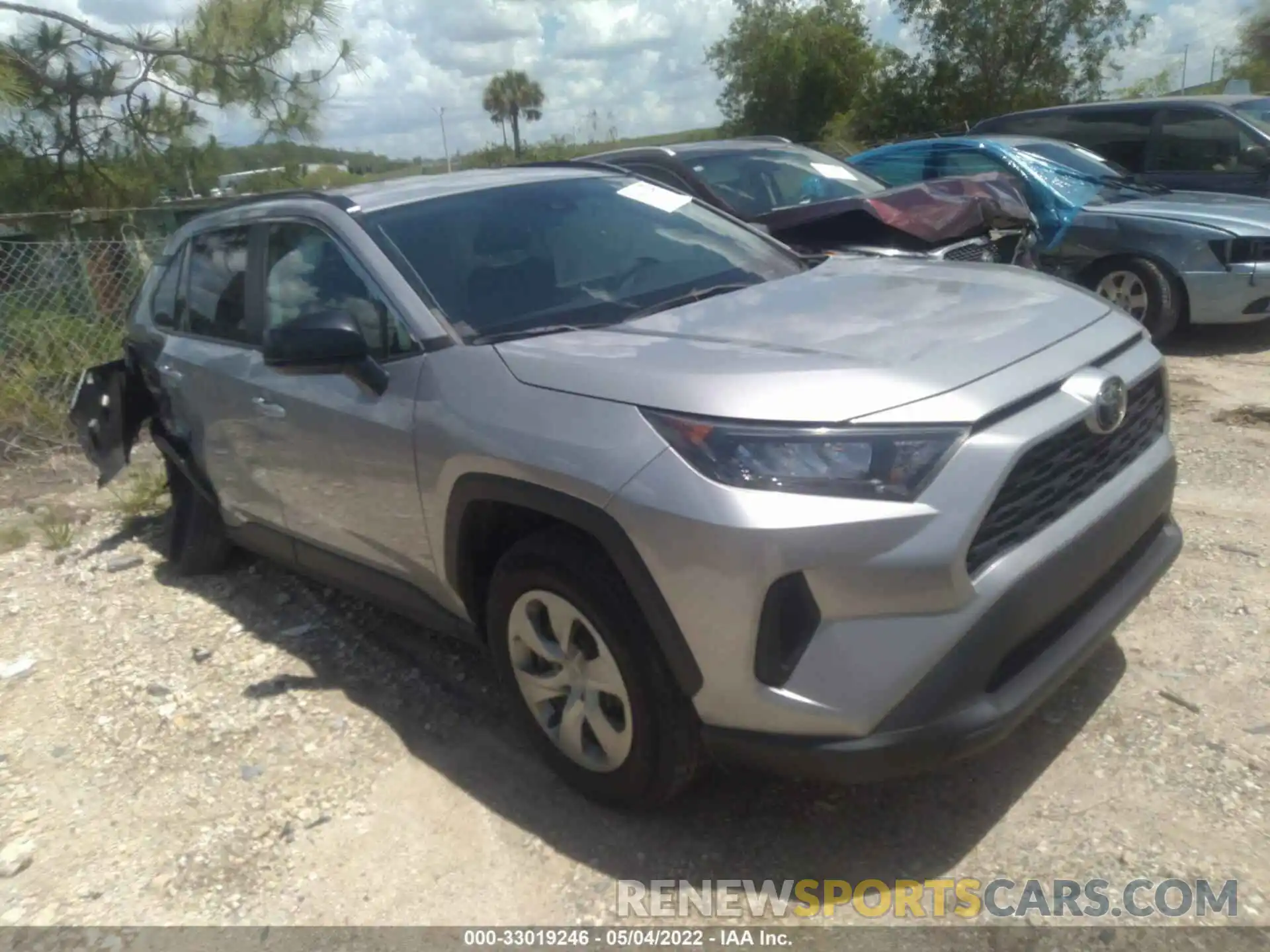 1 Photograph of a damaged car 2T3H1RFV6KW023966 TOYOTA RAV4 2019