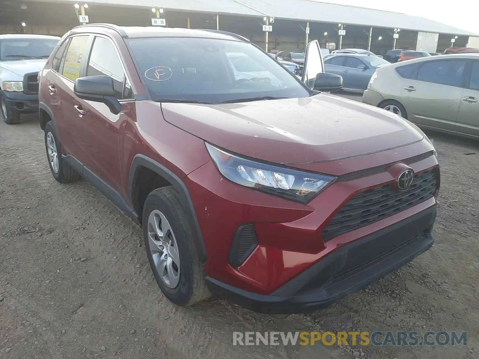 1 Photograph of a damaged car 2T3H1RFV6KW024759 TOYOTA RAV4 2019