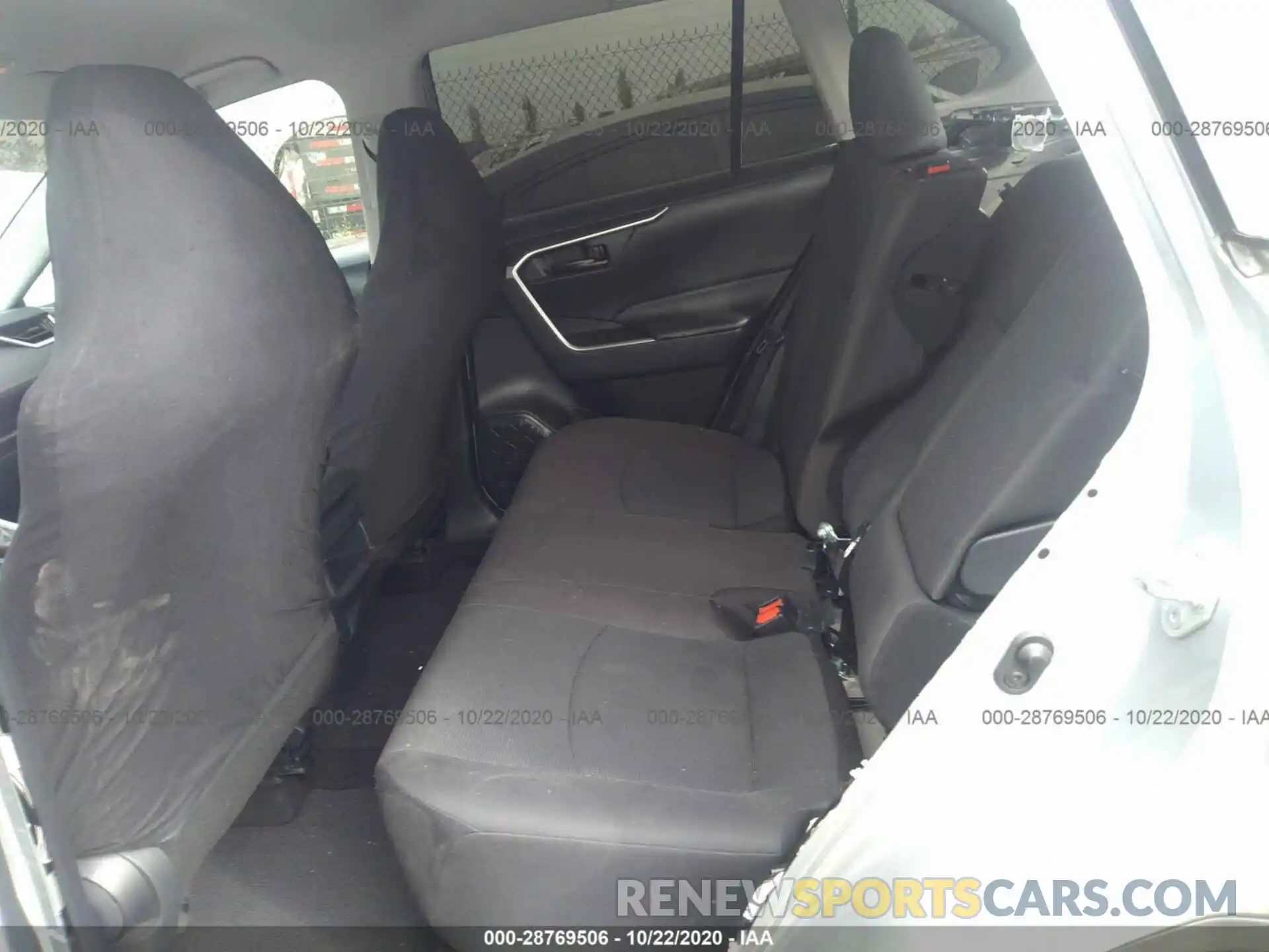 8 Photograph of a damaged car 2T3H1RFV6KW025572 TOYOTA RAV4 2019