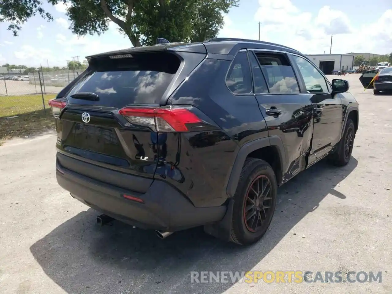 4 Photograph of a damaged car 2T3H1RFV6KW026205 TOYOTA RAV4 2019