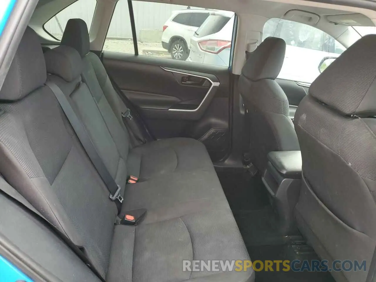 11 Photograph of a damaged car 2T3H1RFV6KW038015 TOYOTA RAV4 2019