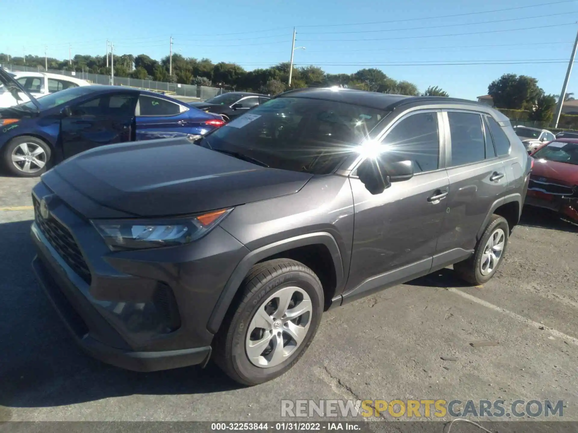 2 Photograph of a damaged car 2T3H1RFV6KW040511 TOYOTA RAV4 2019