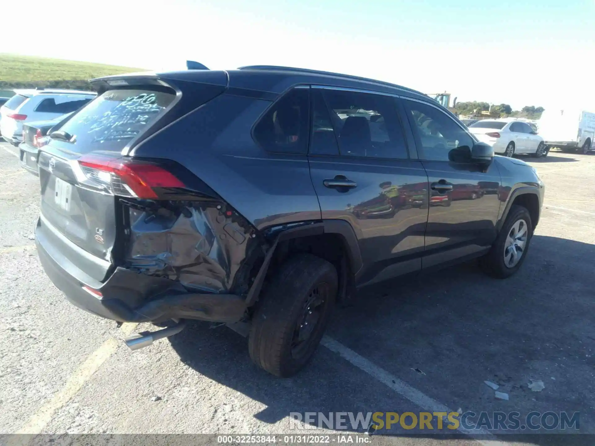 4 Photograph of a damaged car 2T3H1RFV6KW040511 TOYOTA RAV4 2019