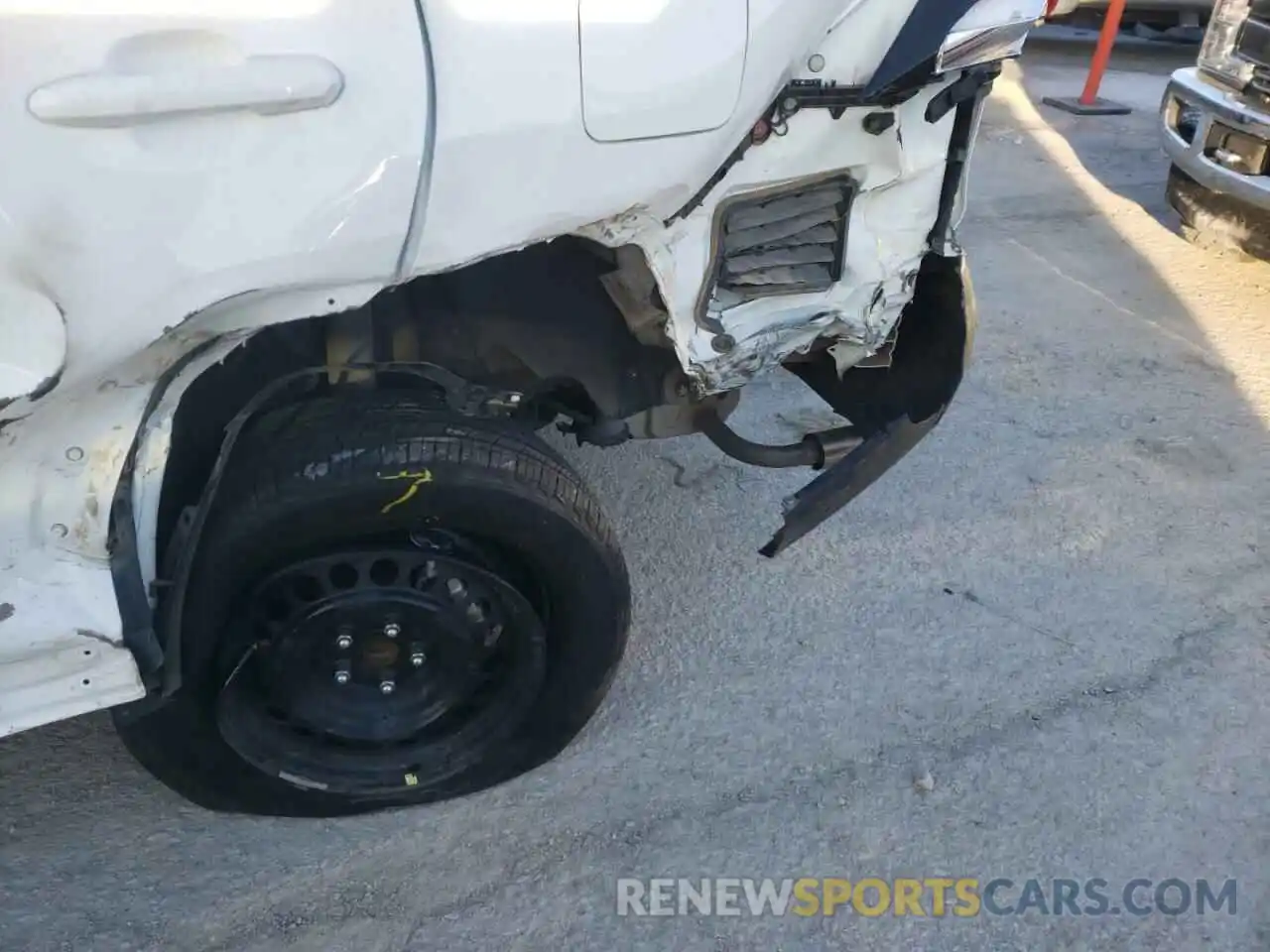 9 Photograph of a damaged car 2T3H1RFV6KW042596 TOYOTA RAV4 2019