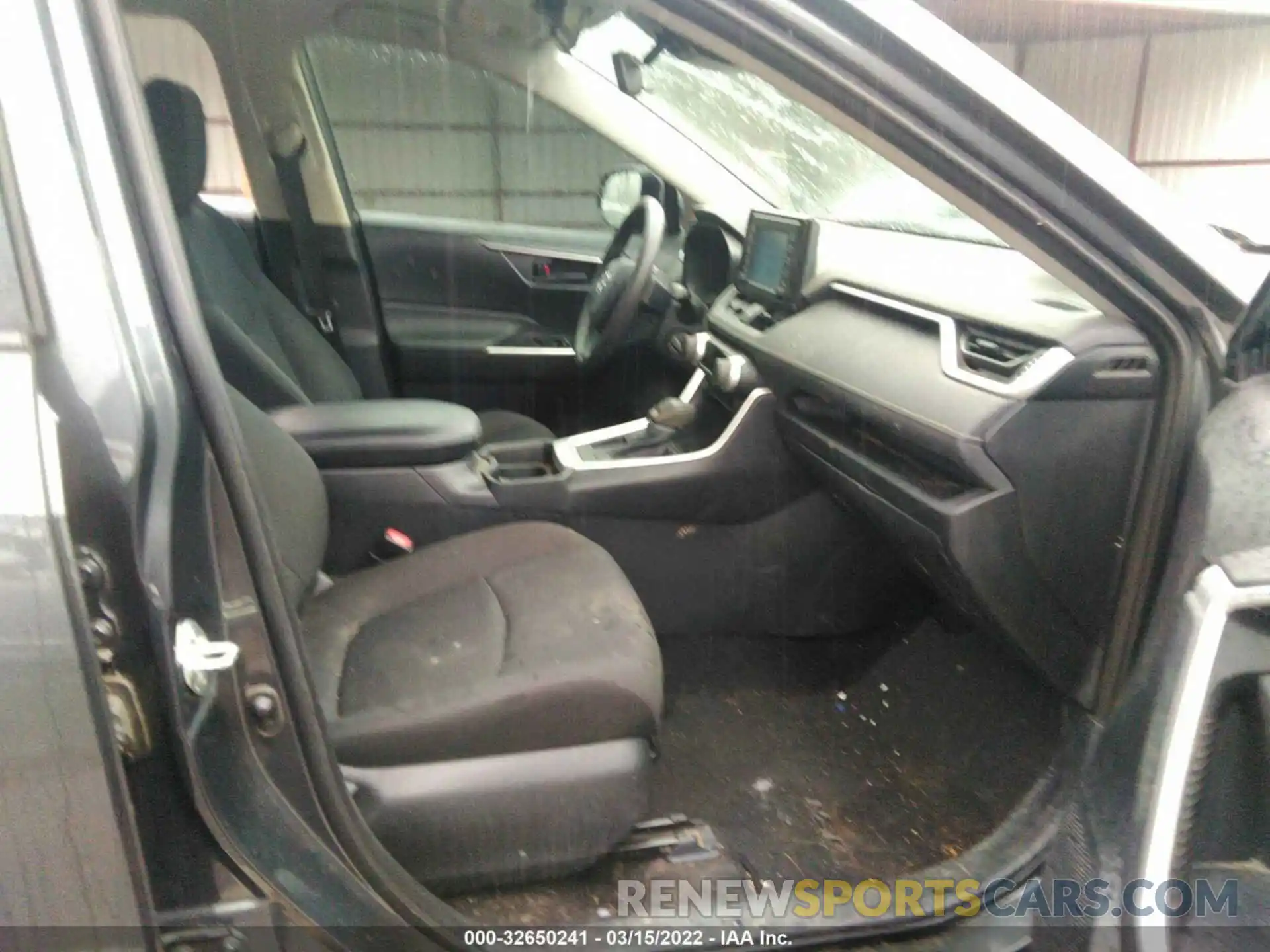 5 Photograph of a damaged car 2T3H1RFV6KW044252 TOYOTA RAV4 2019