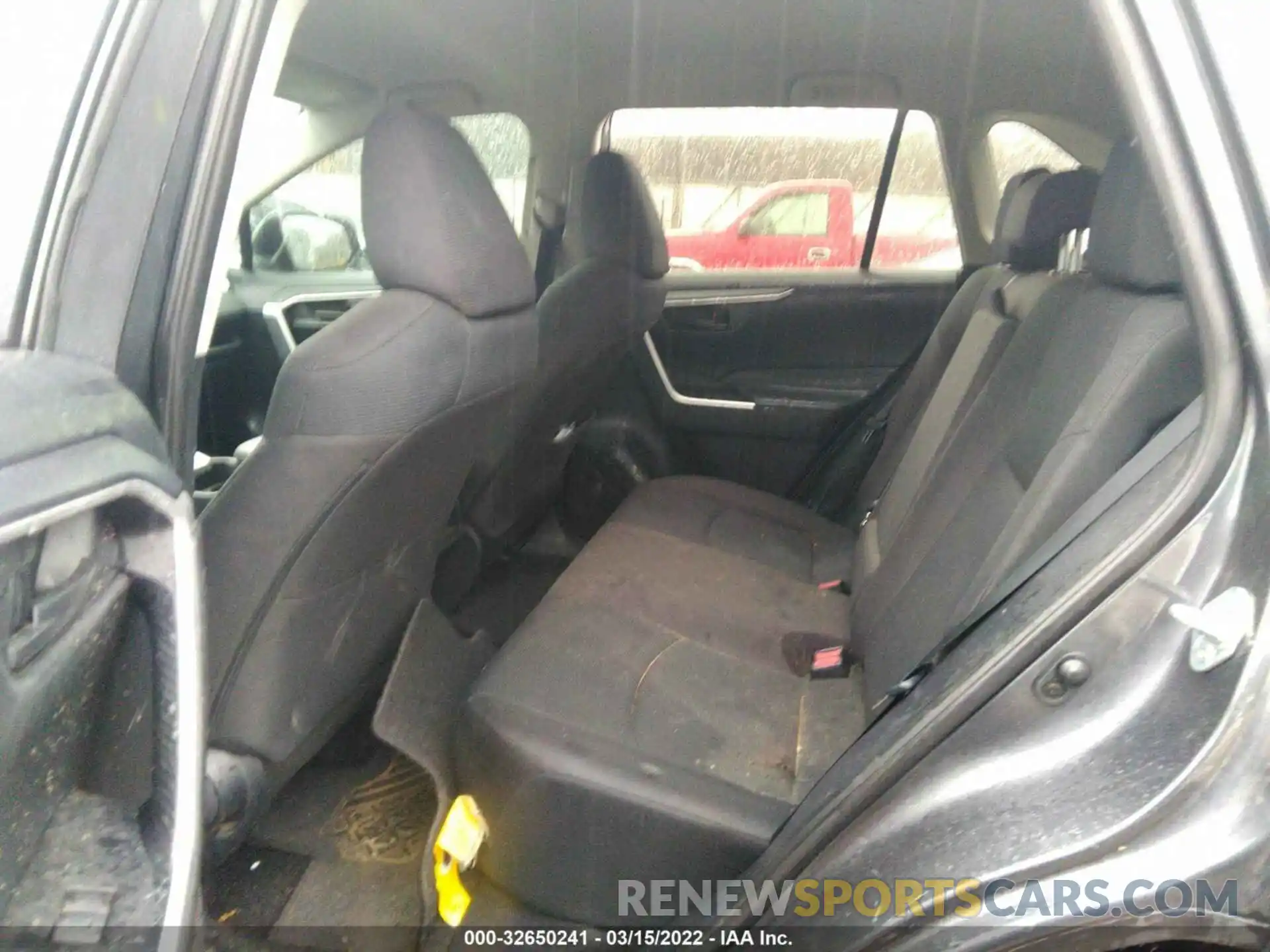 8 Photograph of a damaged car 2T3H1RFV6KW044252 TOYOTA RAV4 2019