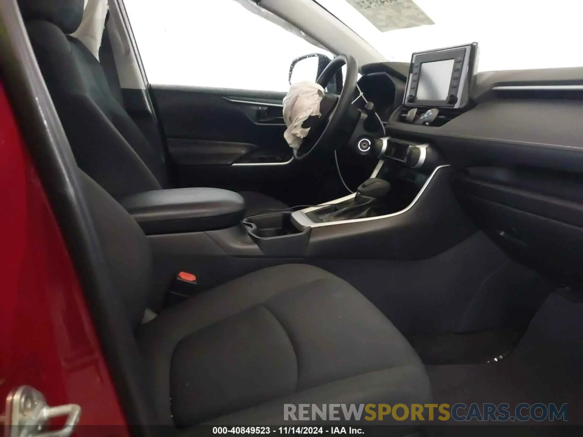 5 Photograph of a damaged car 2T3H1RFV6KW046955 TOYOTA RAV4 2019