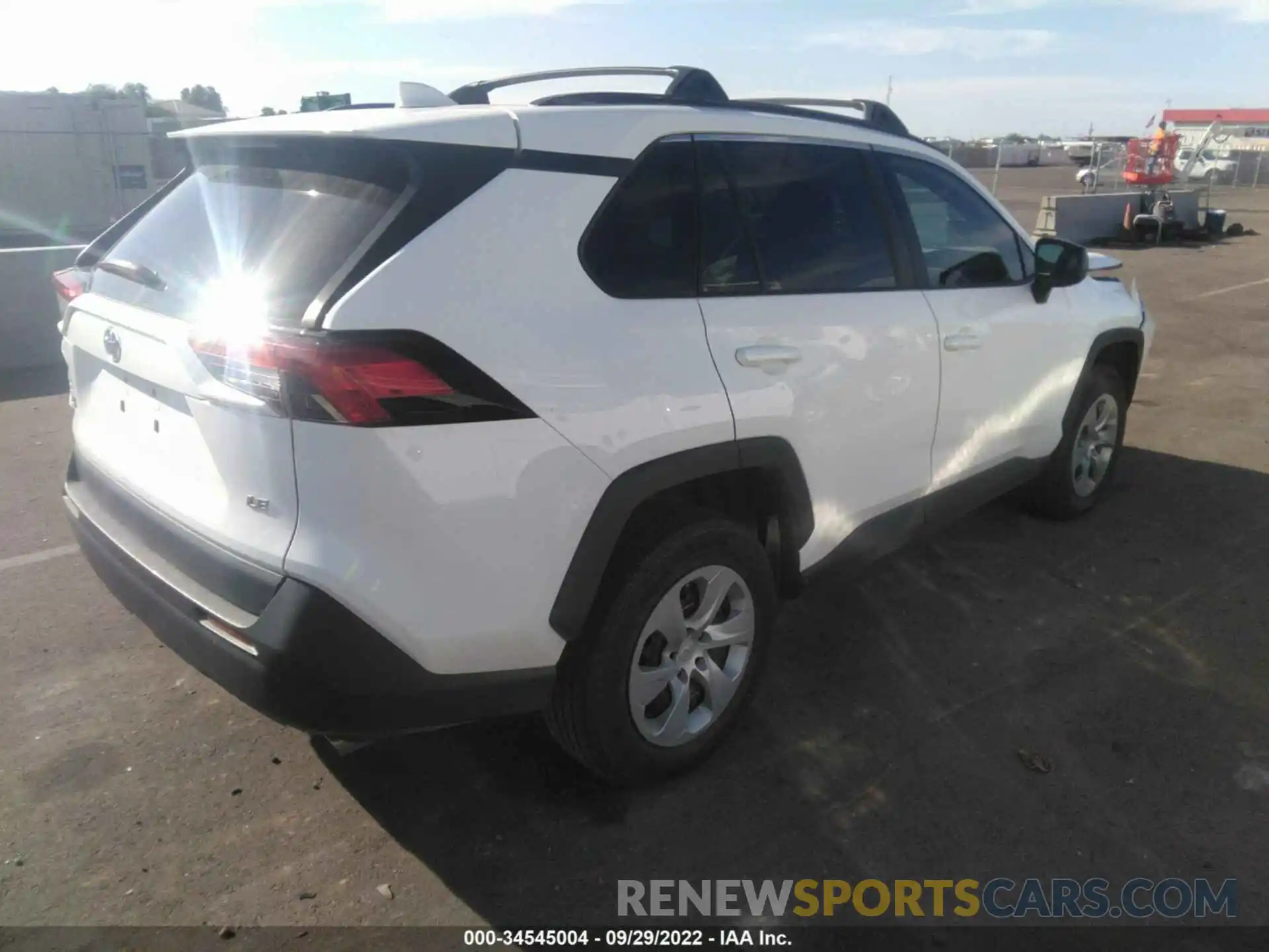 4 Photograph of a damaged car 2T3H1RFV7KC019734 TOYOTA RAV4 2019