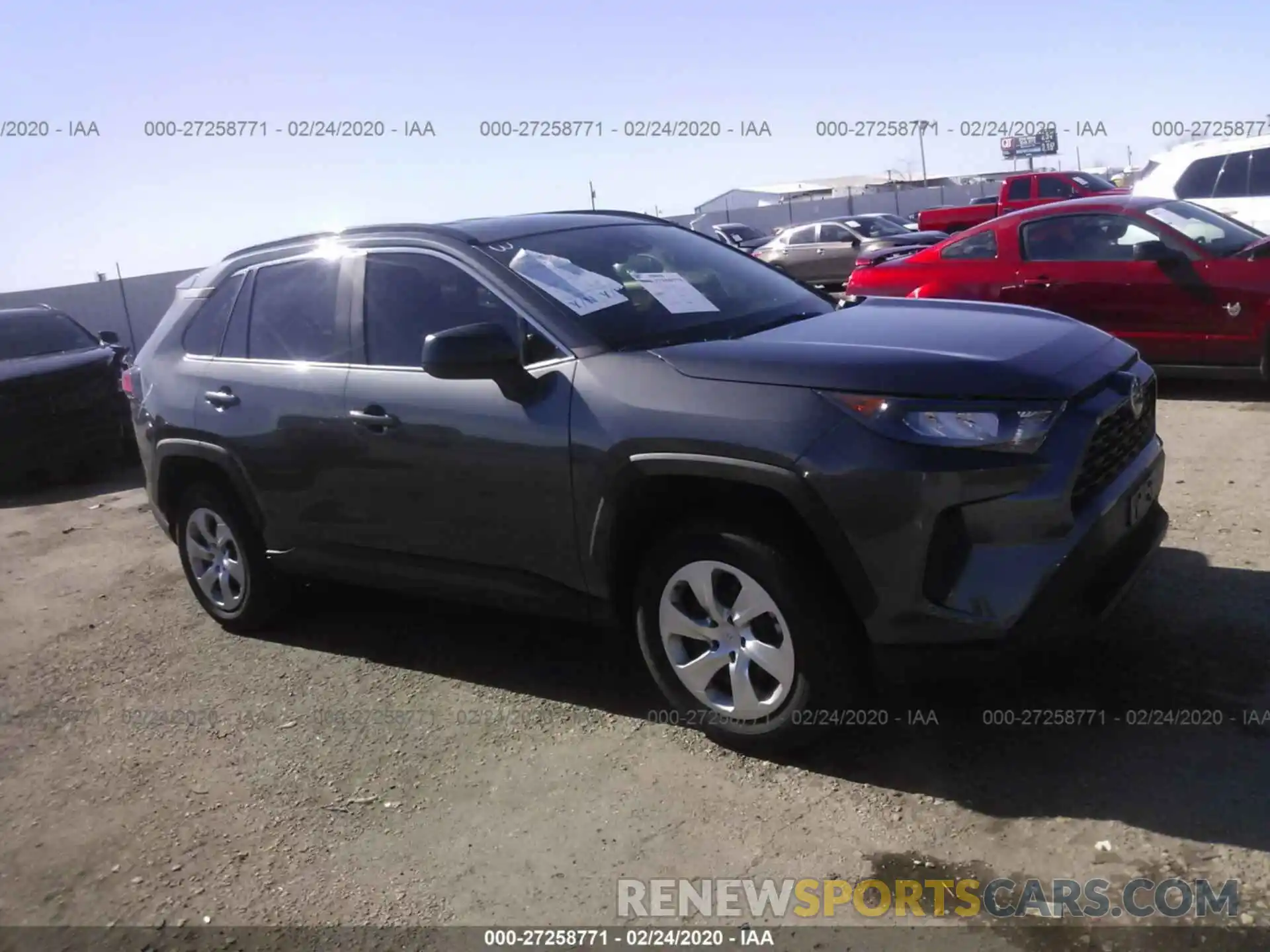 1 Photograph of a damaged car 2T3H1RFV7KC027364 TOYOTA RAV4 2019