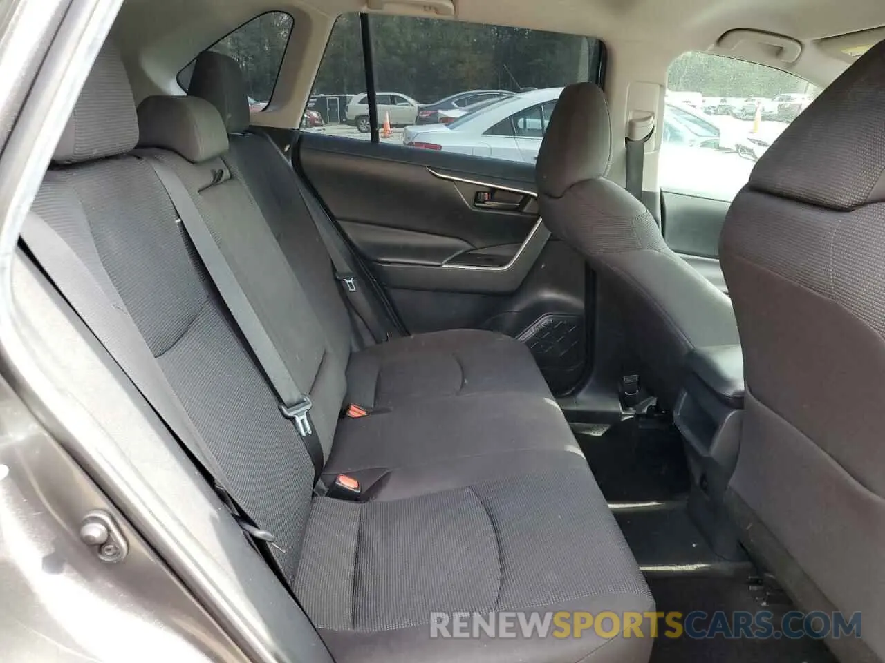 11 Photograph of a damaged car 2T3H1RFV7KC030264 TOYOTA RAV4 2019