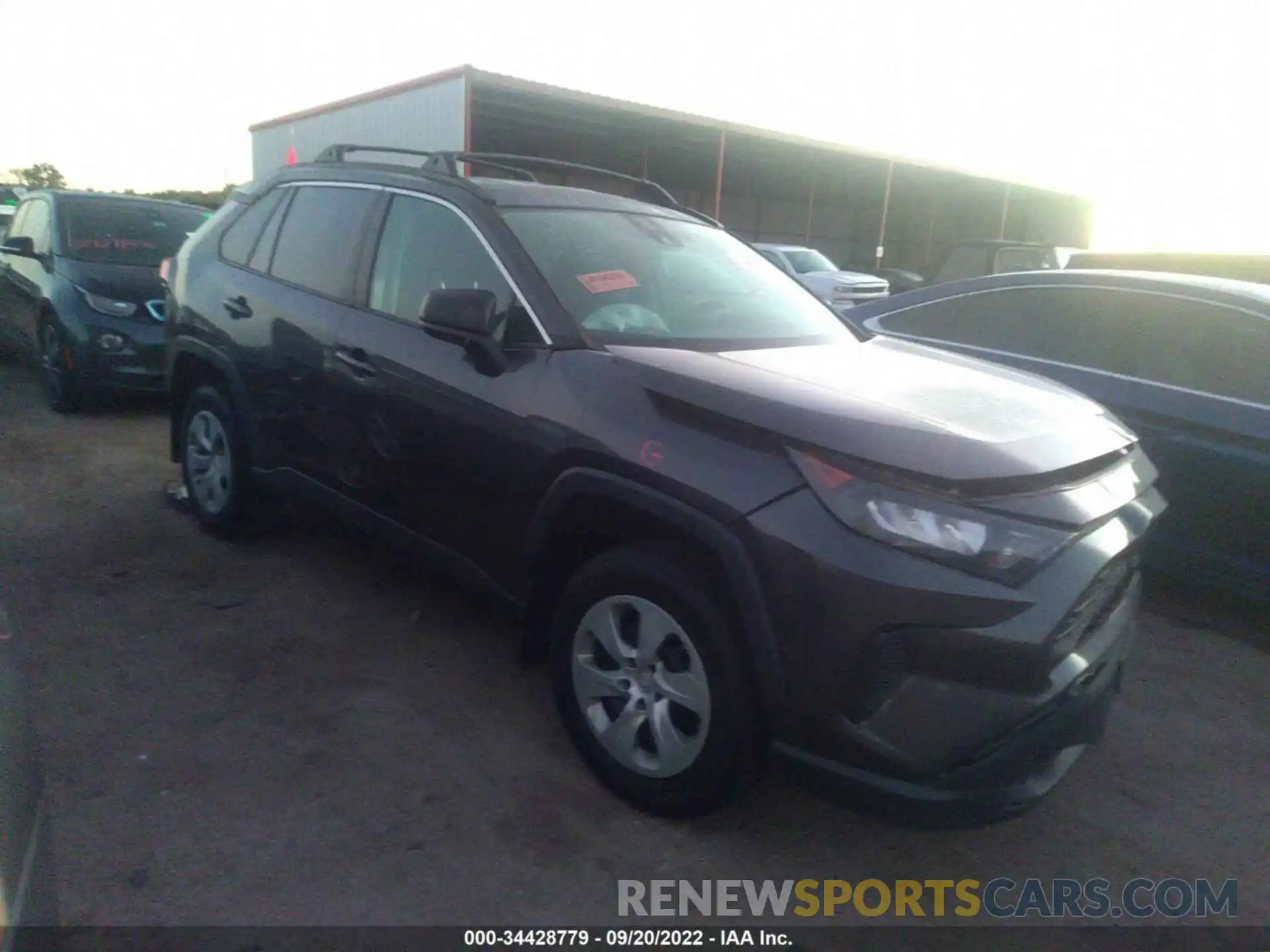 1 Photograph of a damaged car 2T3H1RFV7KW003192 TOYOTA RAV4 2019