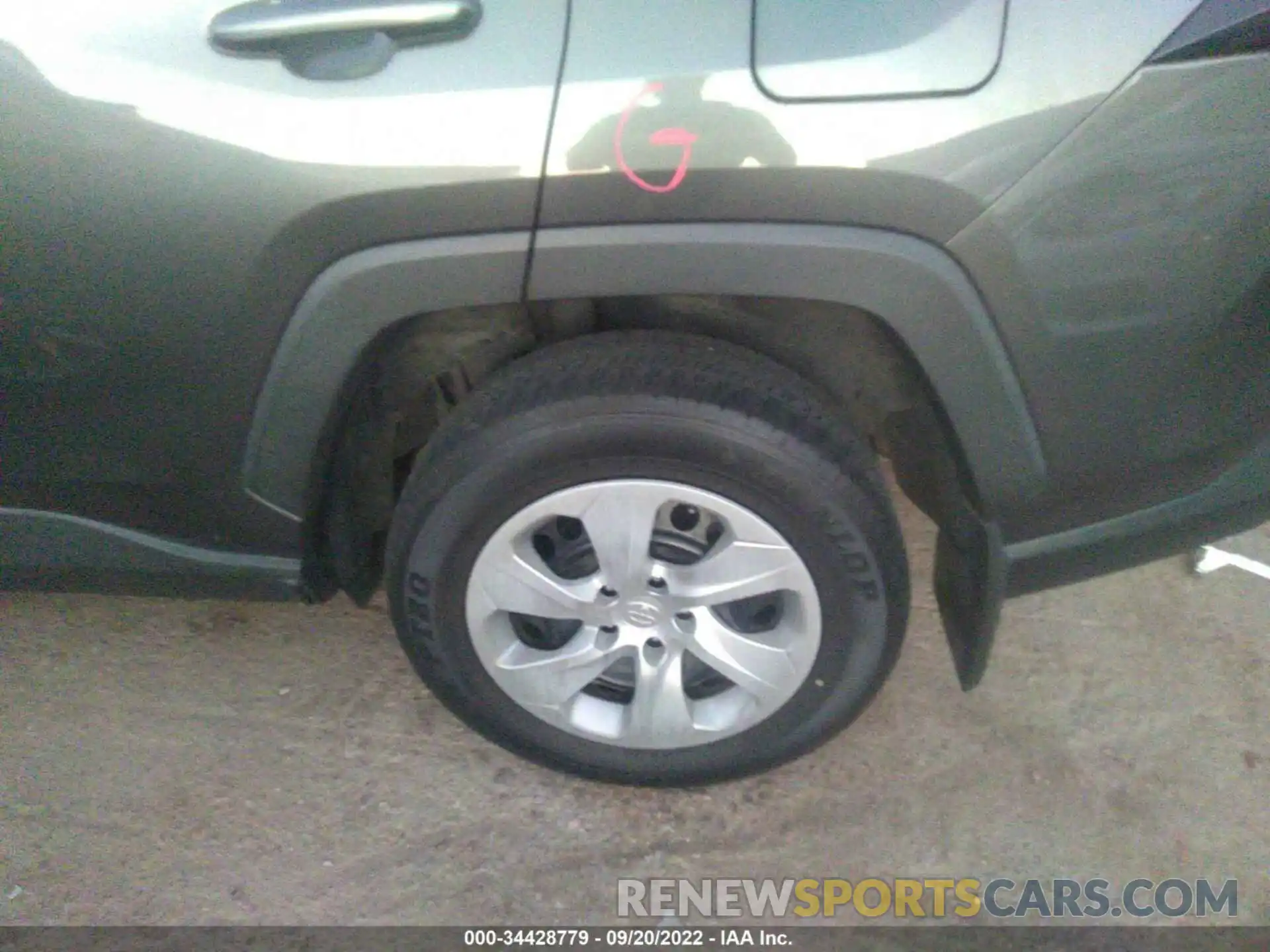 13 Photograph of a damaged car 2T3H1RFV7KW003192 TOYOTA RAV4 2019