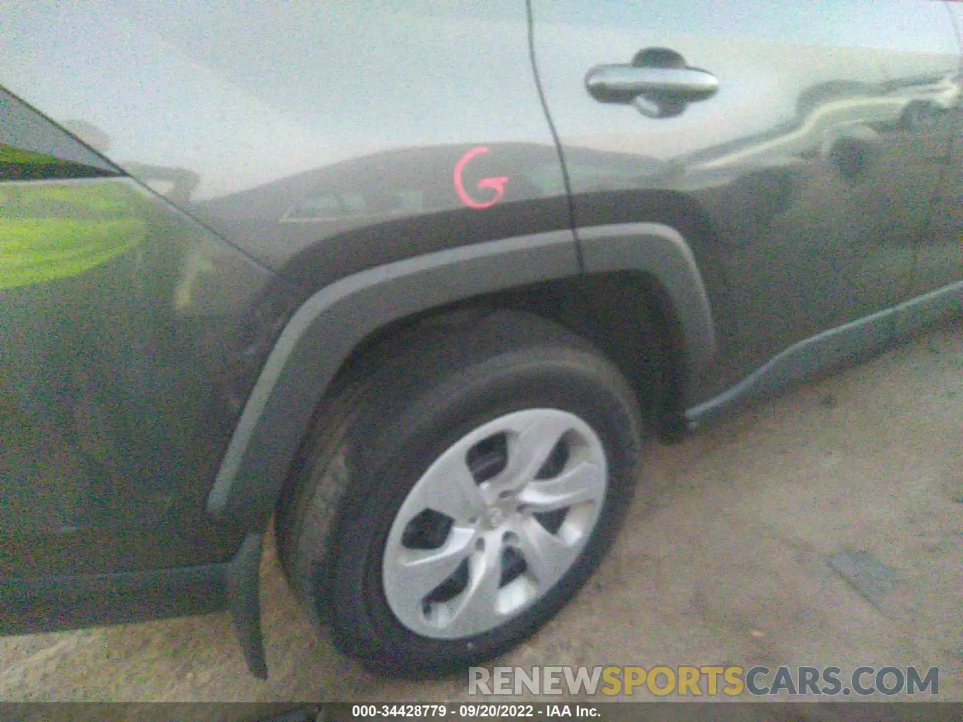 15 Photograph of a damaged car 2T3H1RFV7KW003192 TOYOTA RAV4 2019