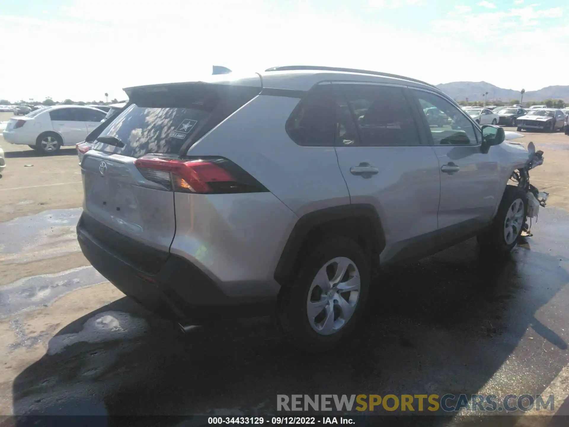 4 Photograph of a damaged car 2T3H1RFV7KW003788 TOYOTA RAV4 2019