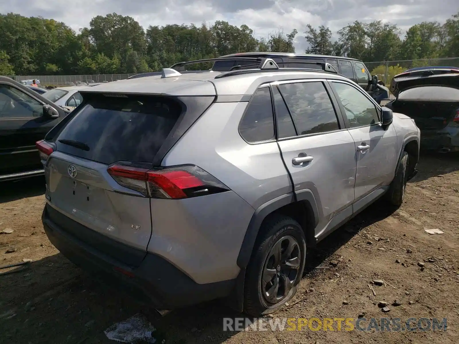 4 Photograph of a damaged car 2T3H1RFV7KW005590 TOYOTA RAV4 2019