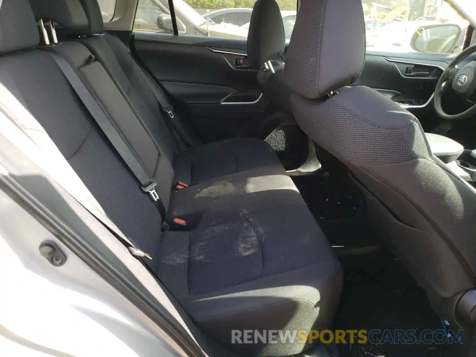 6 Photograph of a damaged car 2T3H1RFV7KW005590 TOYOTA RAV4 2019