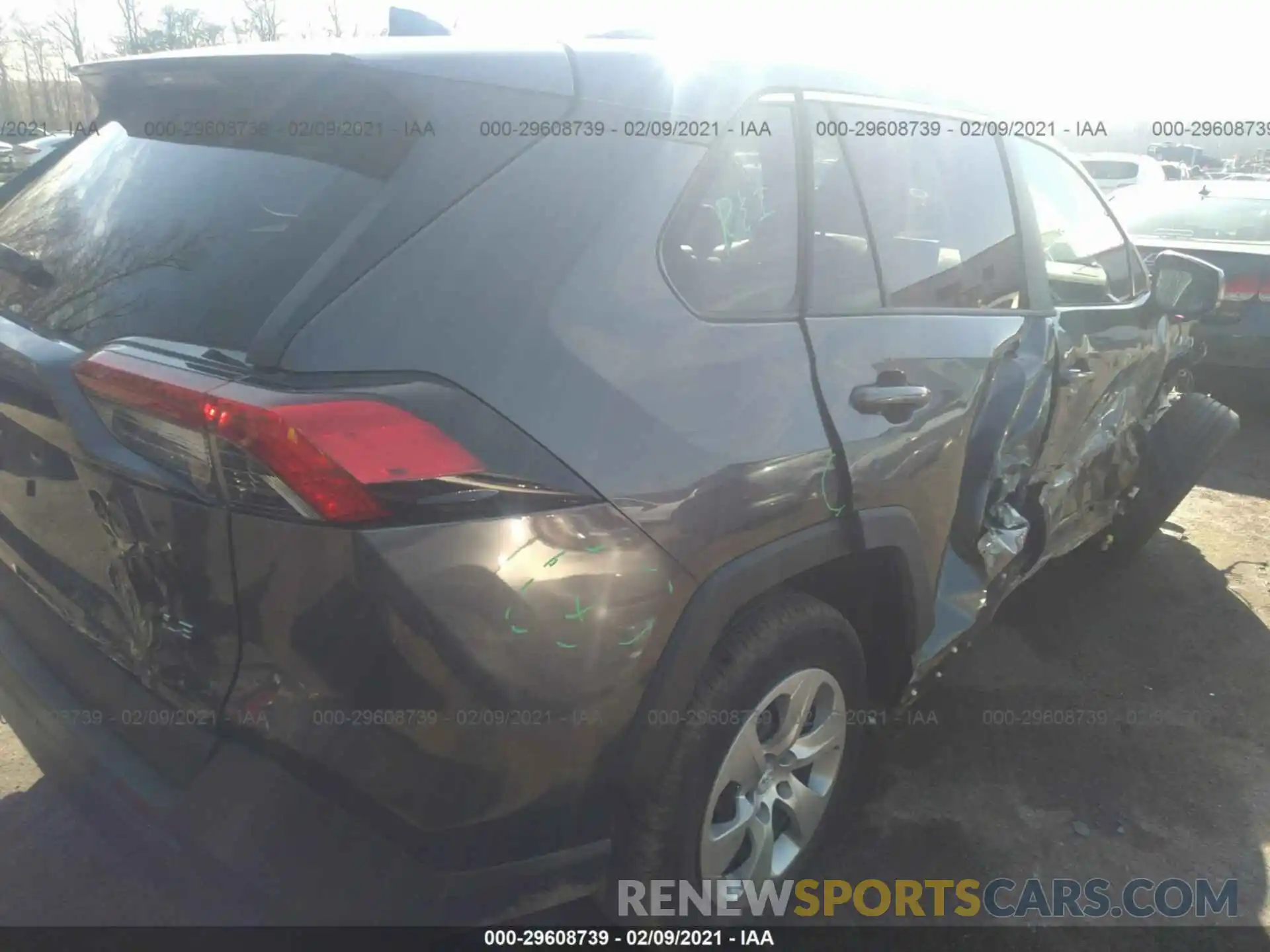 4 Photograph of a damaged car 2T3H1RFV7KW008277 TOYOTA RAV4 2019