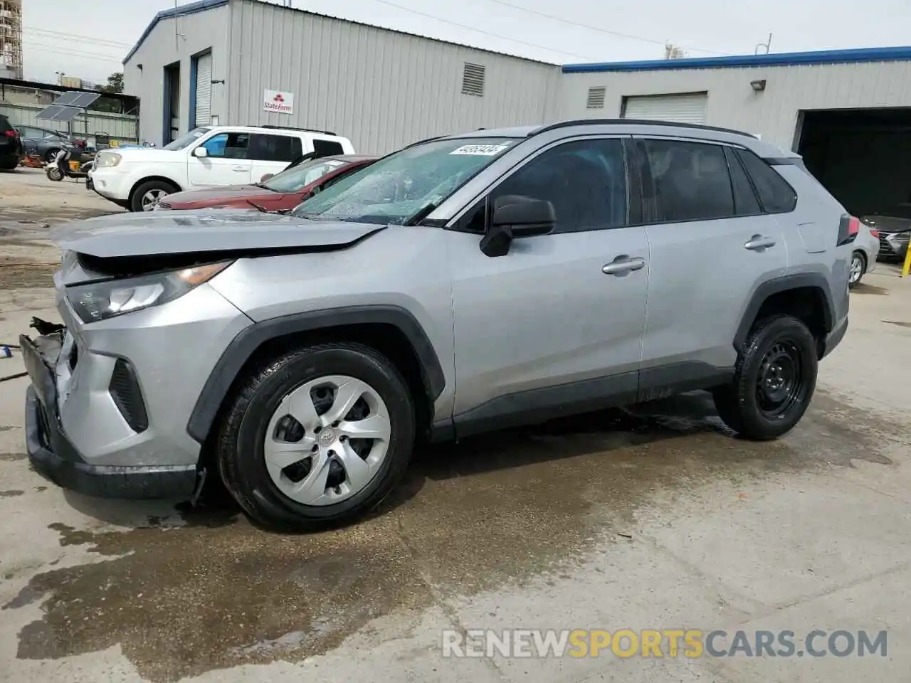 1 Photograph of a damaged car 2T3H1RFV7KW016119 TOYOTA RAV4 2019