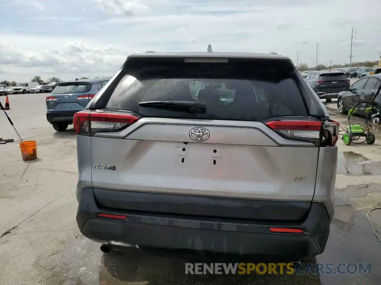 6 Photograph of a damaged car 2T3H1RFV7KW016119 TOYOTA RAV4 2019