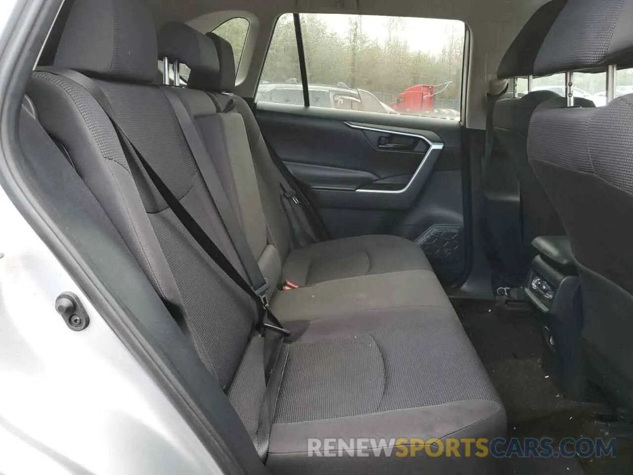 10 Photograph of a damaged car 2T3H1RFV7KW028450 TOYOTA RAV4 2019