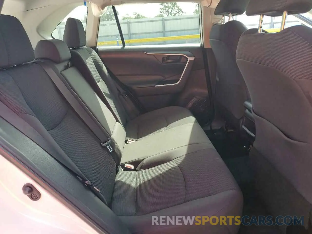 11 Photograph of a damaged car 2T3H1RFV7KW032112 TOYOTA RAV4 2019