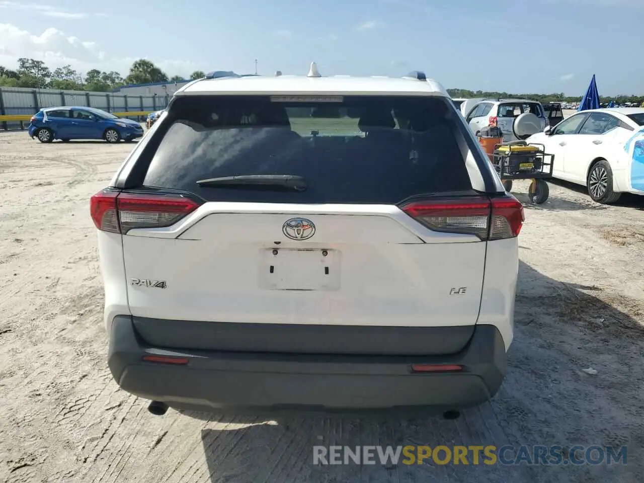 6 Photograph of a damaged car 2T3H1RFV7KW032112 TOYOTA RAV4 2019