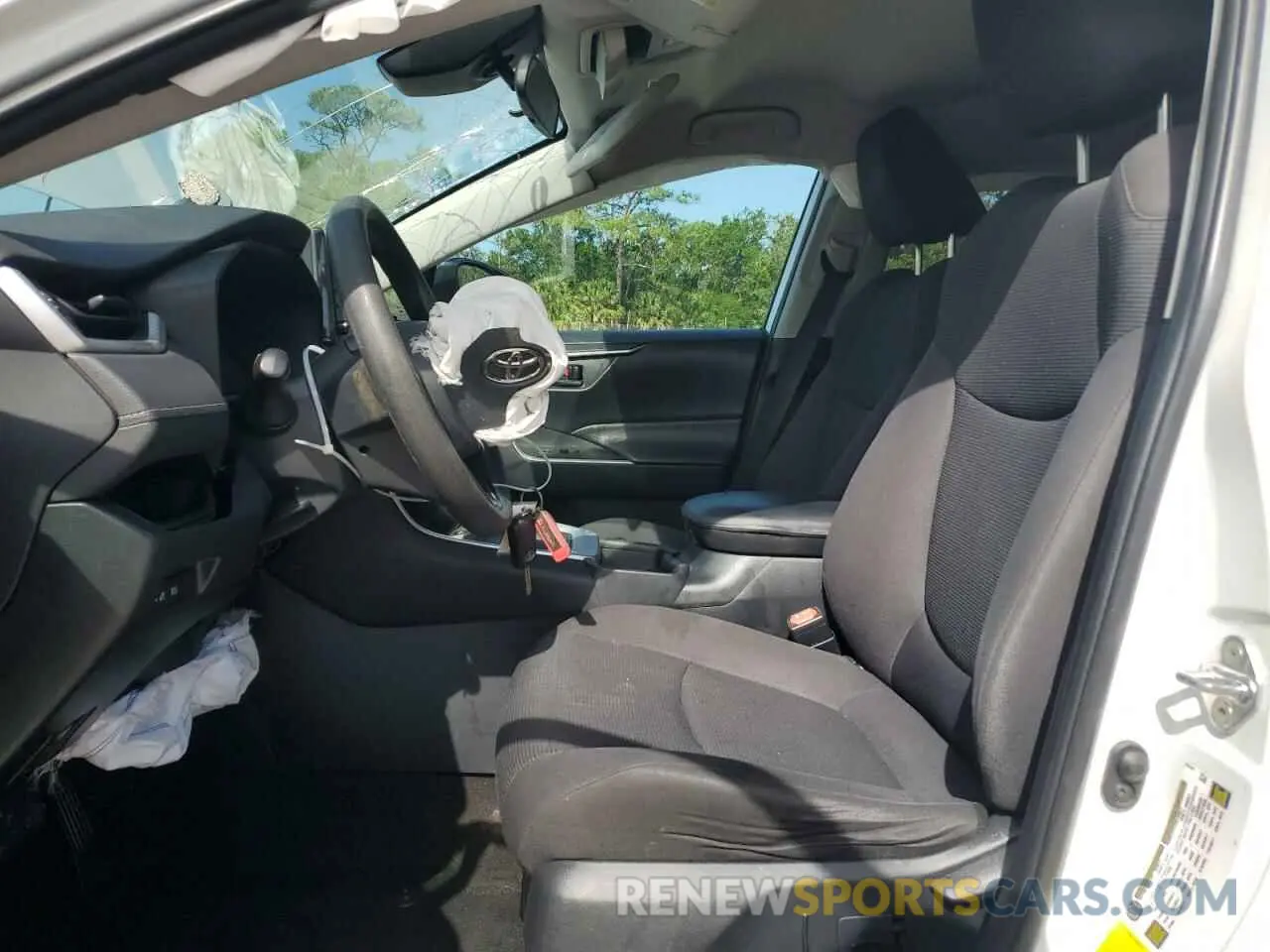 7 Photograph of a damaged car 2T3H1RFV7KW032112 TOYOTA RAV4 2019