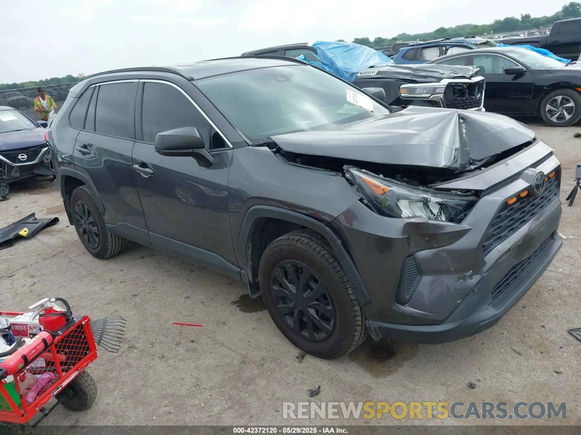 1 Photograph of a damaged car 2T3H1RFV7KW032434 TOYOTA RAV4 2019