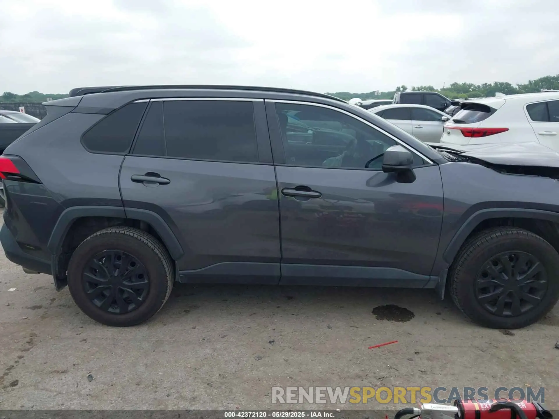 13 Photograph of a damaged car 2T3H1RFV7KW032434 TOYOTA RAV4 2019