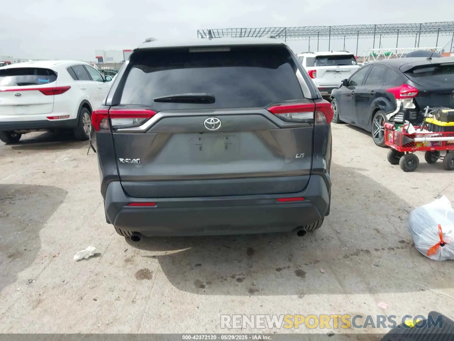 16 Photograph of a damaged car 2T3H1RFV7KW032434 TOYOTA RAV4 2019