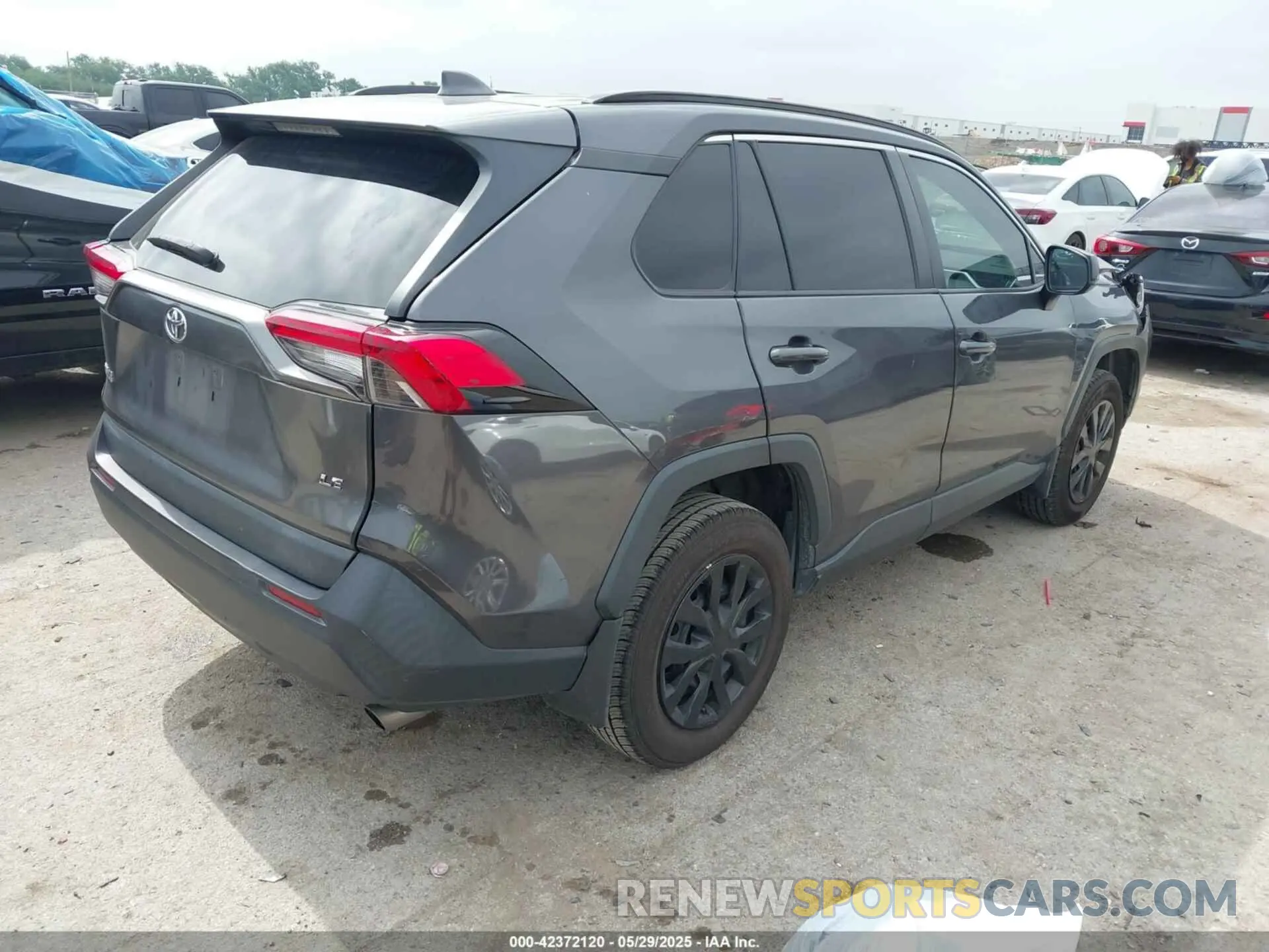 4 Photograph of a damaged car 2T3H1RFV7KW032434 TOYOTA RAV4 2019