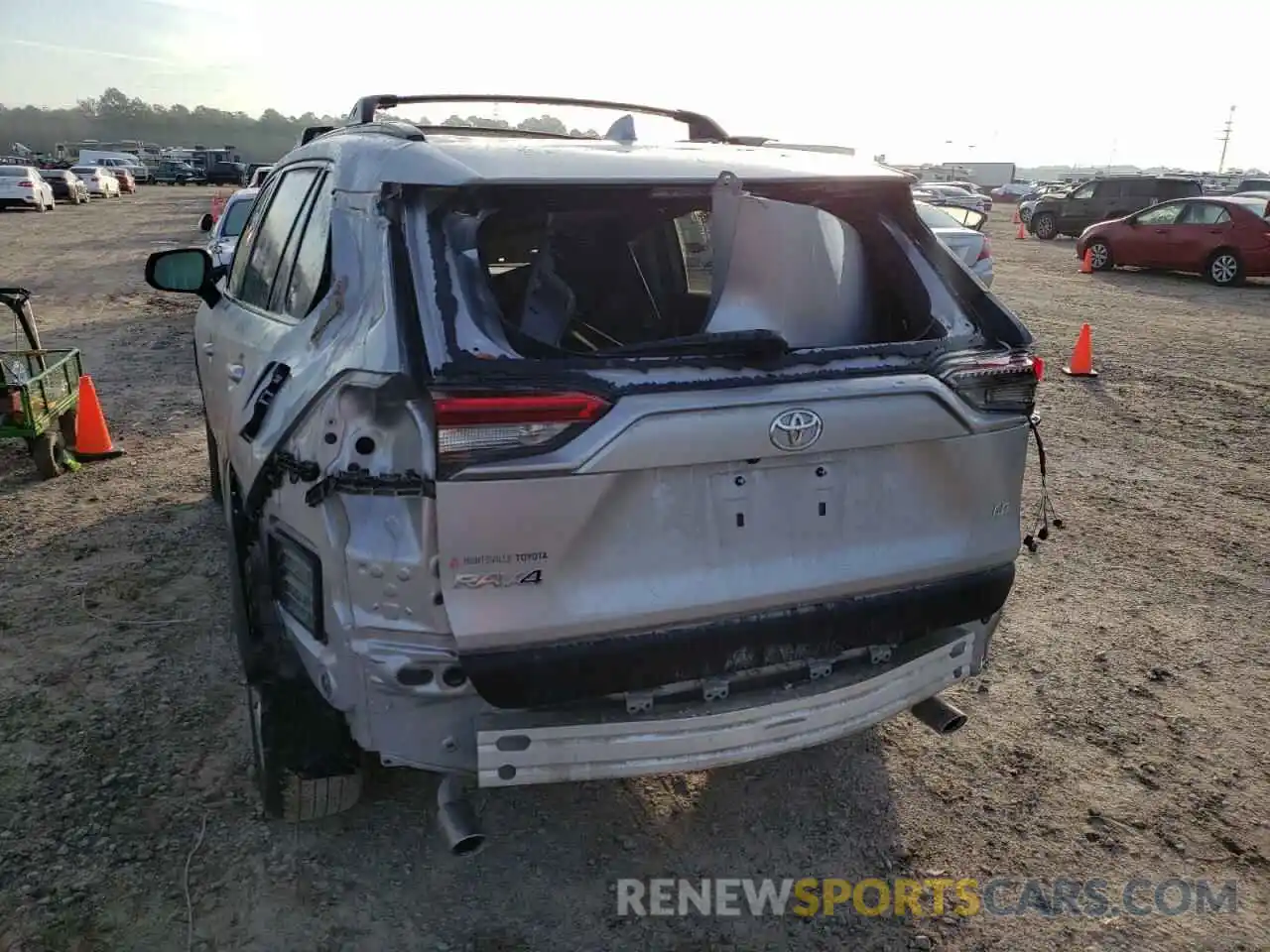 9 Photograph of a damaged car 2T3H1RFV7KW040291 TOYOTA RAV4 2019