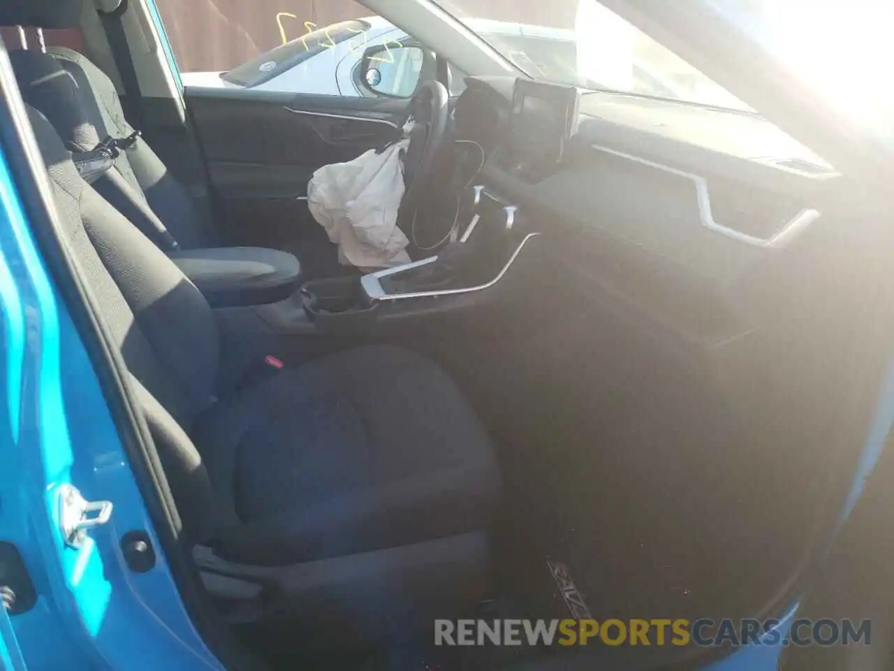 5 Photograph of a damaged car 2T3H1RFV7KW046821 TOYOTA RAV4 2019