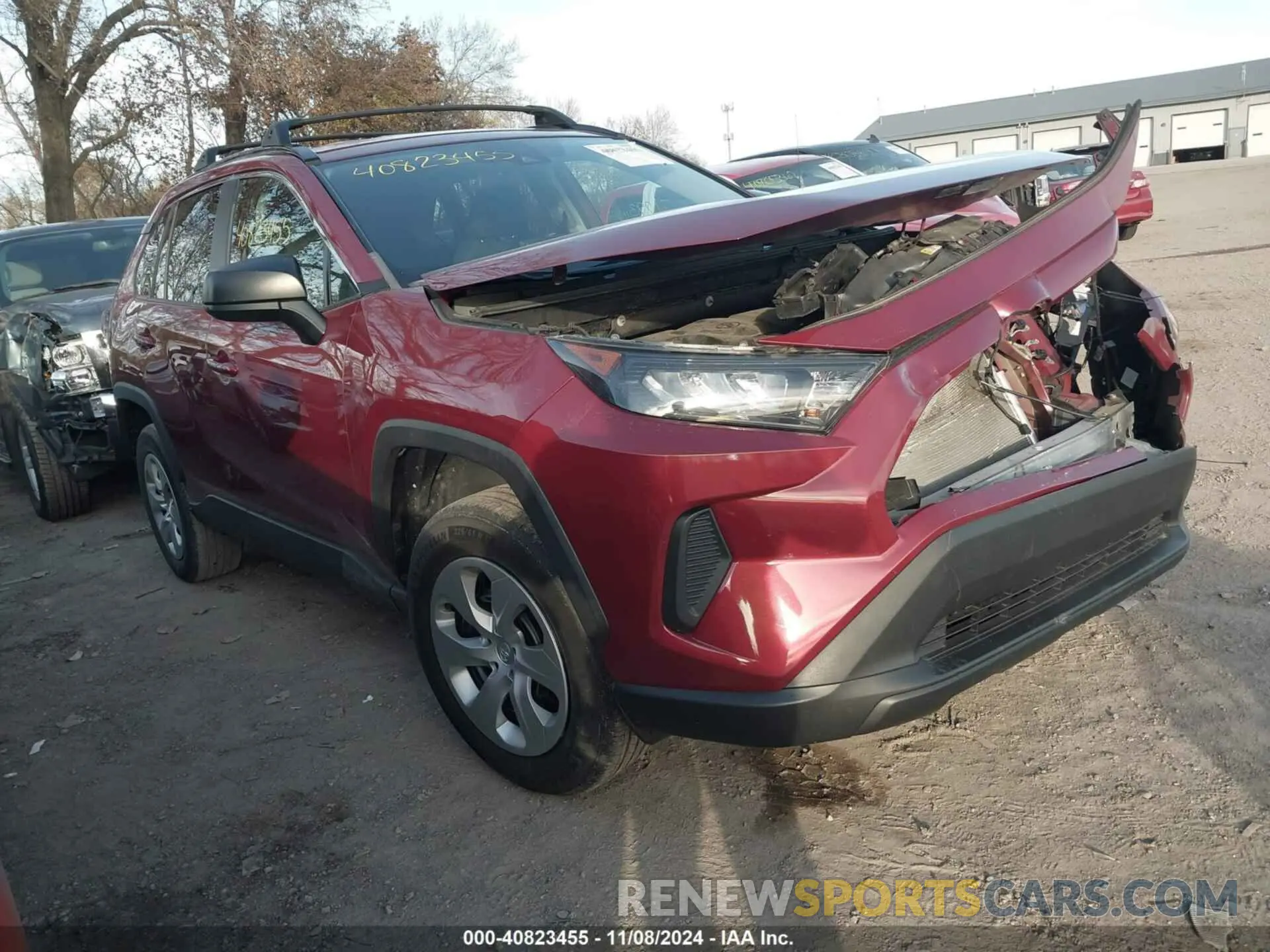 1 Photograph of a damaged car 2T3H1RFV7KW052683 TOYOTA RAV4 2019