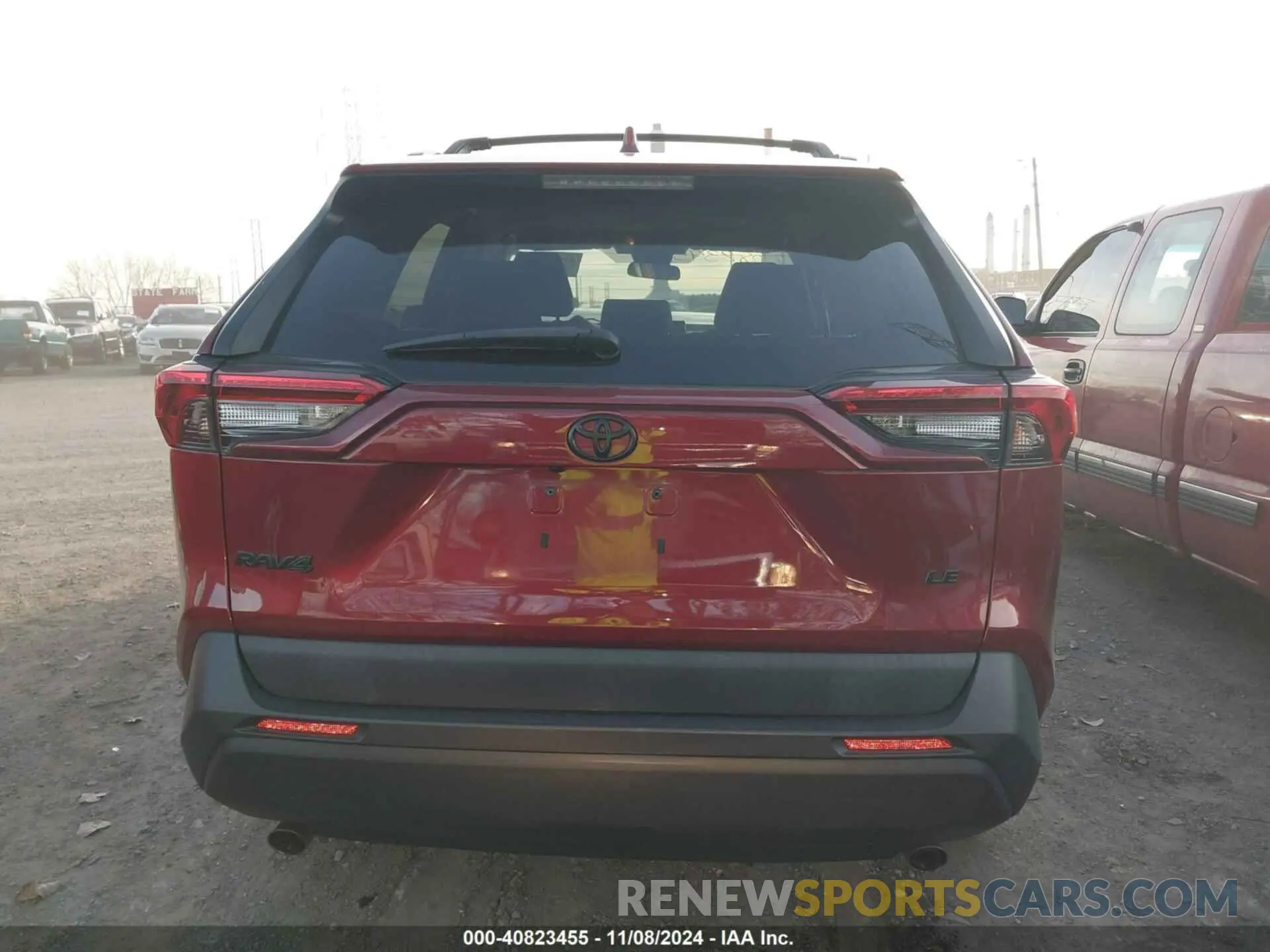 16 Photograph of a damaged car 2T3H1RFV7KW052683 TOYOTA RAV4 2019