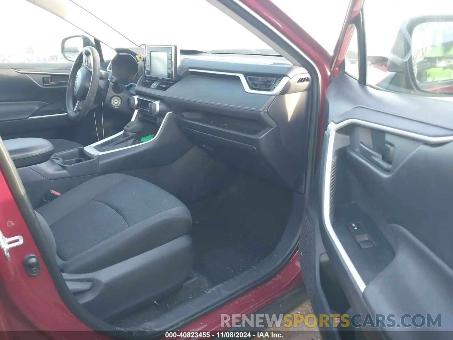 5 Photograph of a damaged car 2T3H1RFV7KW052683 TOYOTA RAV4 2019