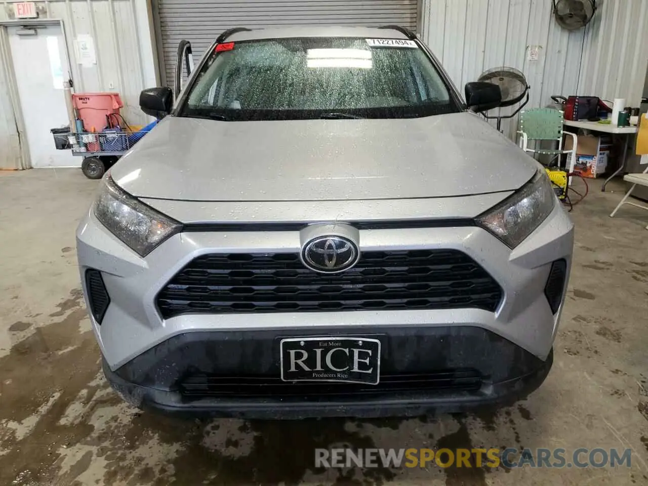 5 Photograph of a damaged car 2T3H1RFV7KW054174 TOYOTA RAV4 2019