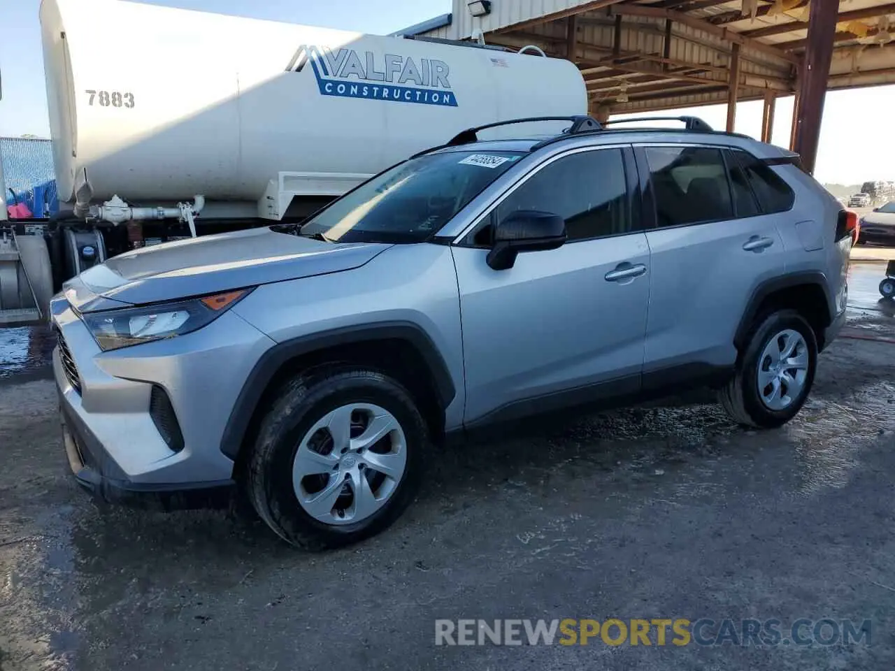 1 Photograph of a damaged car 2T3H1RFV7KW057544 TOYOTA RAV4 2019