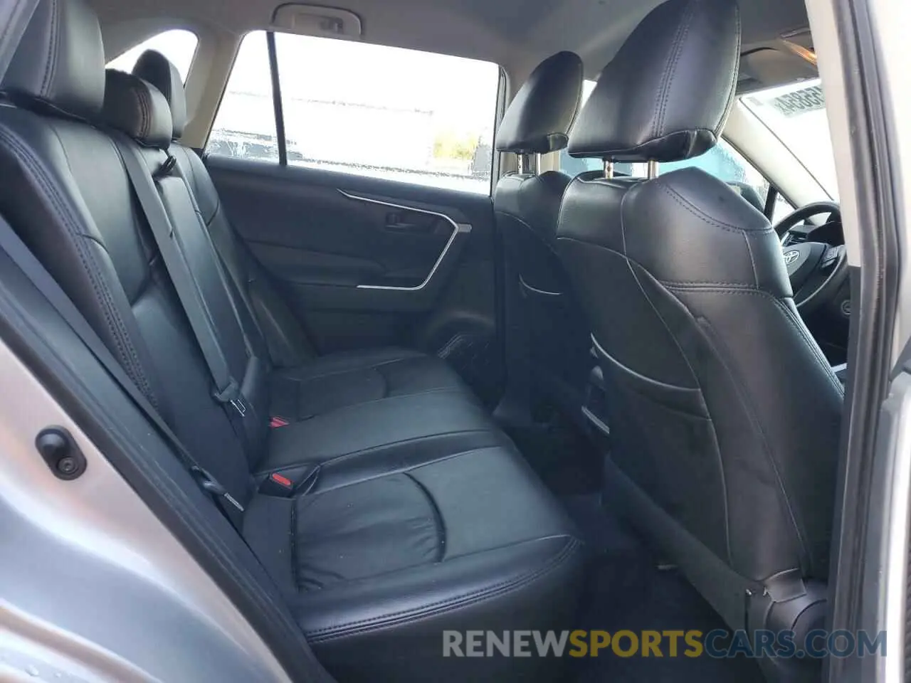 11 Photograph of a damaged car 2T3H1RFV7KW057544 TOYOTA RAV4 2019