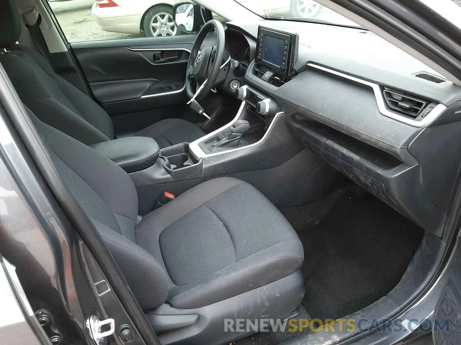 5 Photograph of a damaged car 2T3H1RFV8KW002245 TOYOTA RAV4 2019