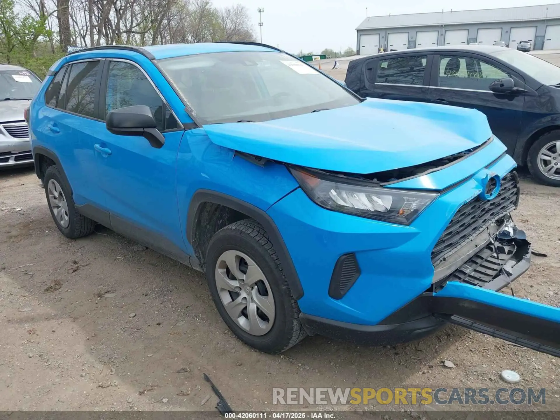1 Photograph of a damaged car 2T3H1RFV8KW002939 TOYOTA RAV4 2019